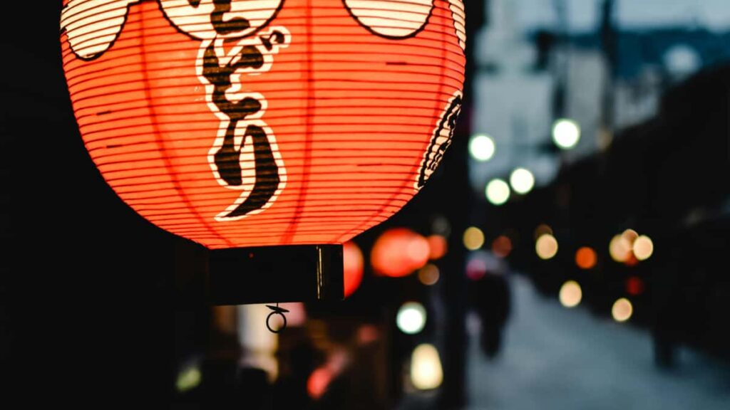 Guida pratica per advertiser italiani: come scovare e ingaggiare creator Pinterest in Tunisia per promozioni stagionali, con esempi, strumenti e rischi.