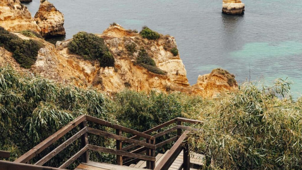 Guida pratica per creator in Italia: come trovare e pitchare brand del Regno Unito su Rumble, usare AI per targeting e costruire CTA che trasformano visualizzazioni in vendite.