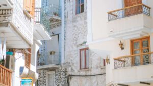 Guida pratica per creator in Italia: come trovare, contattare e convincere brand bulgari su Reddit a ospitare demo live, con tattiche community-first e esempi reali.