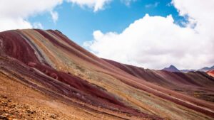 Guida pratica per creator italiani che vogliono contattare brand ucraini su WeChat e aumentare le iscrizioni a corsi online, con strategie, rischi e flussi operativi.