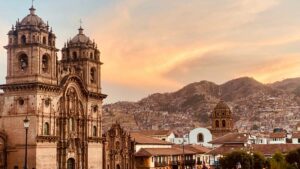 Guida pratica per creator italiani che vogliono collaborare con brand romeni su Xiaohongshu: strategia, messaggi, formati e consigli pratici per styling e outreach.