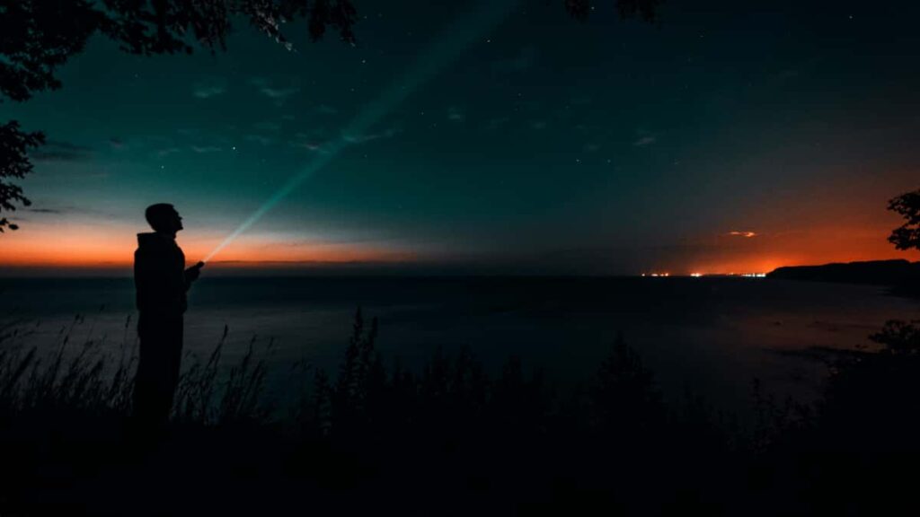 Guida pratica per creator italiani su come trovare e contattare brand cinesi su SoundCloud per recensire piattaforme di learning: strategie, tool, rischi e casi pratici.