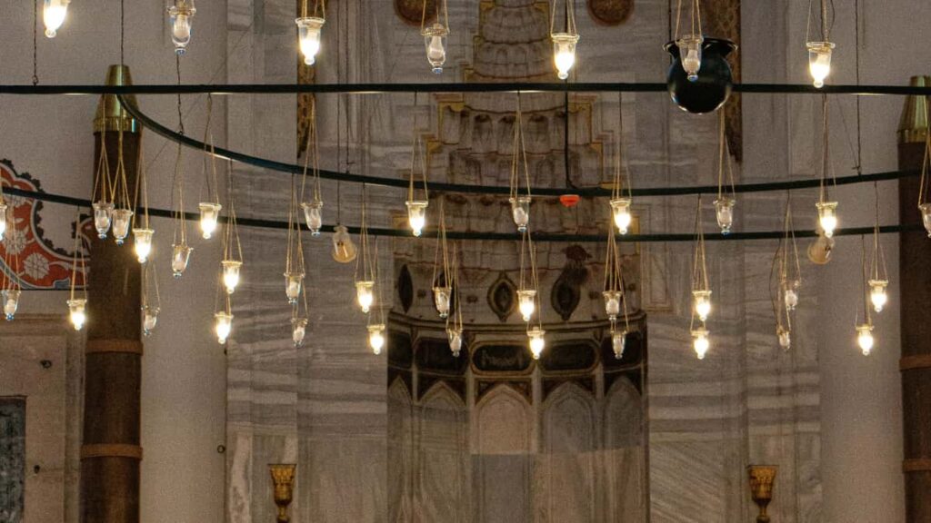 Guida pratica per advertiser italiani: come scovare, valutare e attivare creator Chingari in Arabia Saudita per promozioni stagionali con esempi operativi e strategie locali.