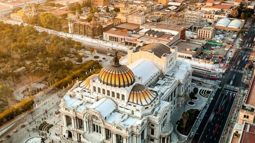 Guida pratica per brand in Italia su come trovare e collaborare con creator YouTube in Mongolia per lanciare product line insieme a top creator internazionali.