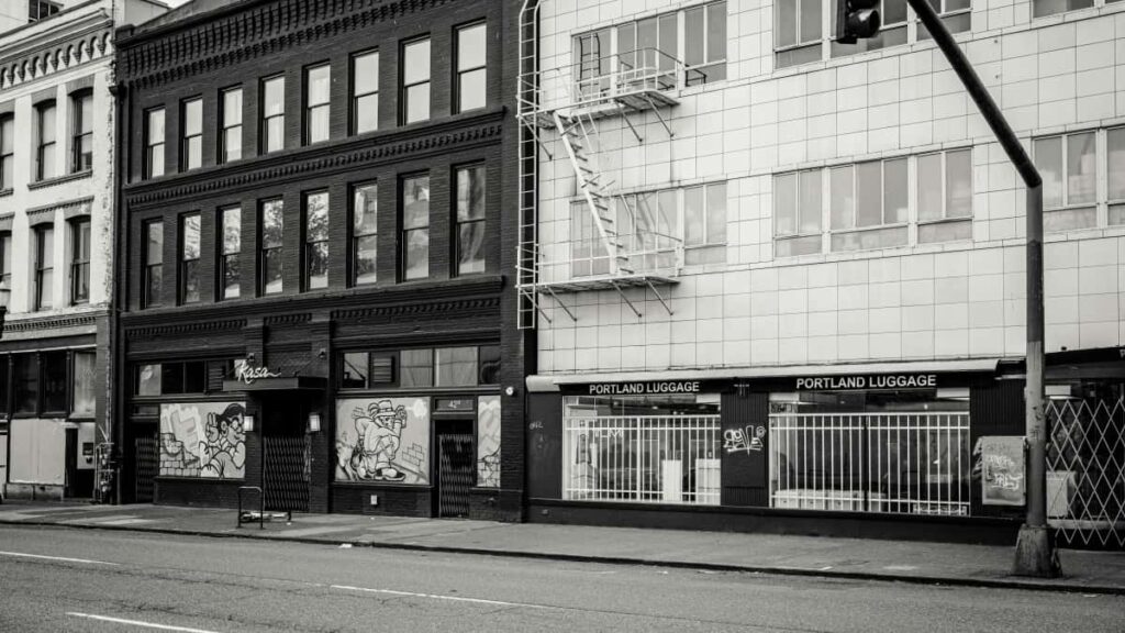 Guida pratica per creator italiani: come identificare, contattare e ingaggiare brand algerini su Rumble per GRWM (Get Ready With Me). Strategie locali, template messaggi e consigli legali/PR.